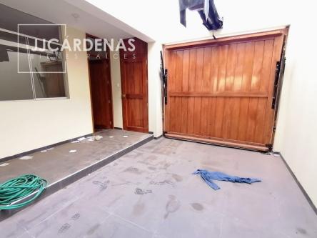 5 Cuartos, 210 m² – EN VENTA HERMOSA CASA DE 3 PISOS EN URB. SAN ISIDRO, TRUJILO